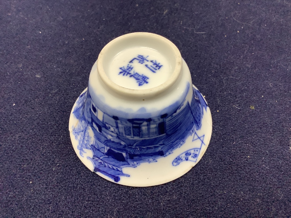 Two 19th century blue and white Chinese tea bowls and a 19th century snuff bottle, 9cm.